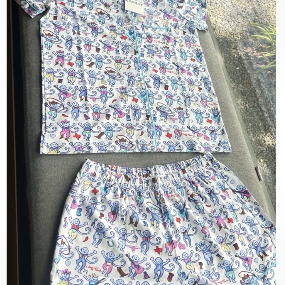 Roller Rabbit Pajamas 2- piece shorts and short sleeve Polo set Size Small - Picture 5 of 6
